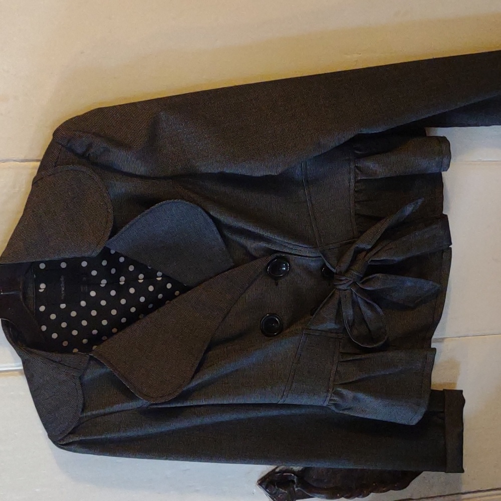 Vest - Picture 3 of 4